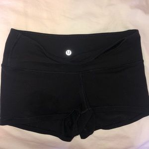 LULULEMON 2.5” SHORT